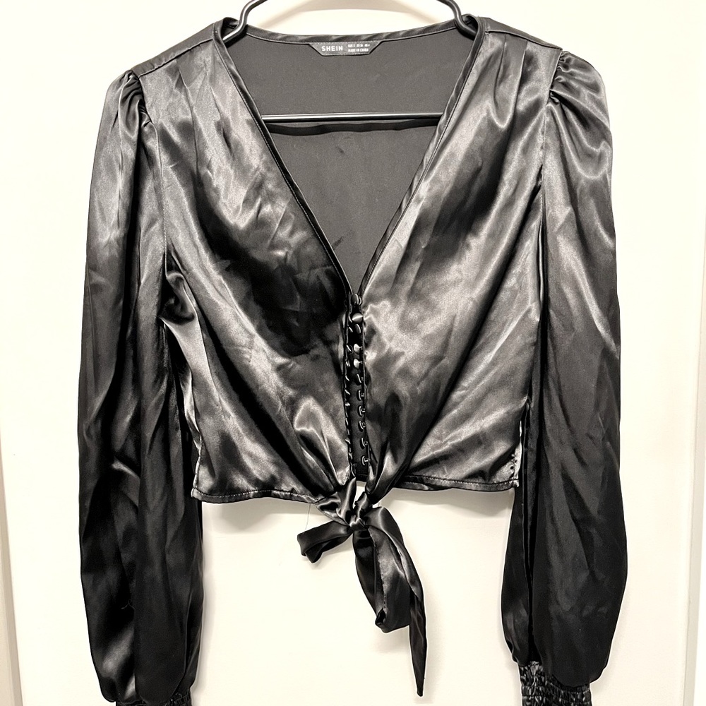Shein NEVER WORN size small top.